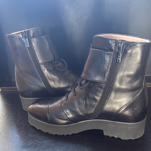 Taryn Rose Black Leather women’s Boots - Picture 8 of 10